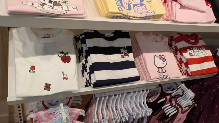 Kitty Short Sleeve Tee